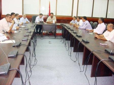 د. الجفري لدى لقائه أمس مدراء المديريات